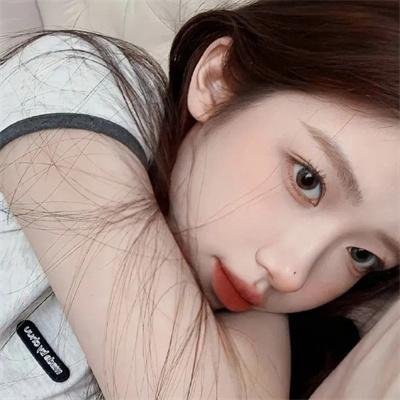 明星离婚传闻被曝官宣恋情引爆服务器，一个月社交平台画面流出